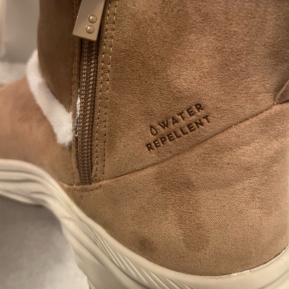 11 Wide Women's Cozy Brown Ankle Boots with White Trim - Picture 6 of 9